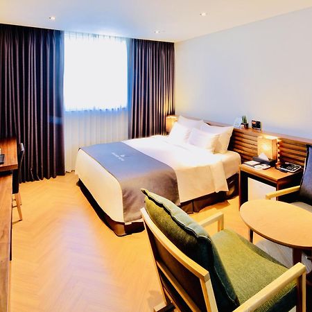 Golden Business Hotel Jinju Exterior photo
