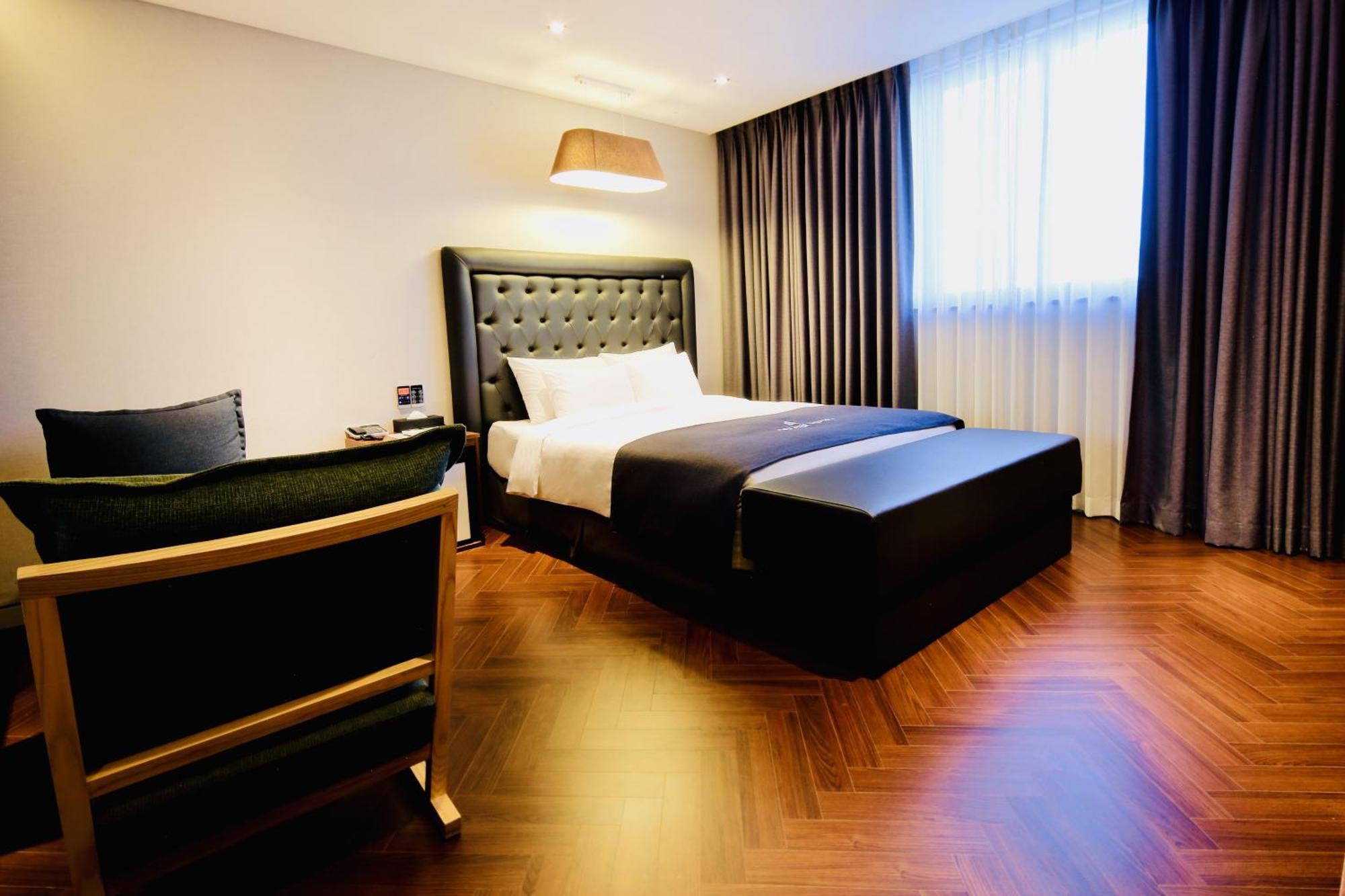 Golden Business Hotel Jinju Exterior photo