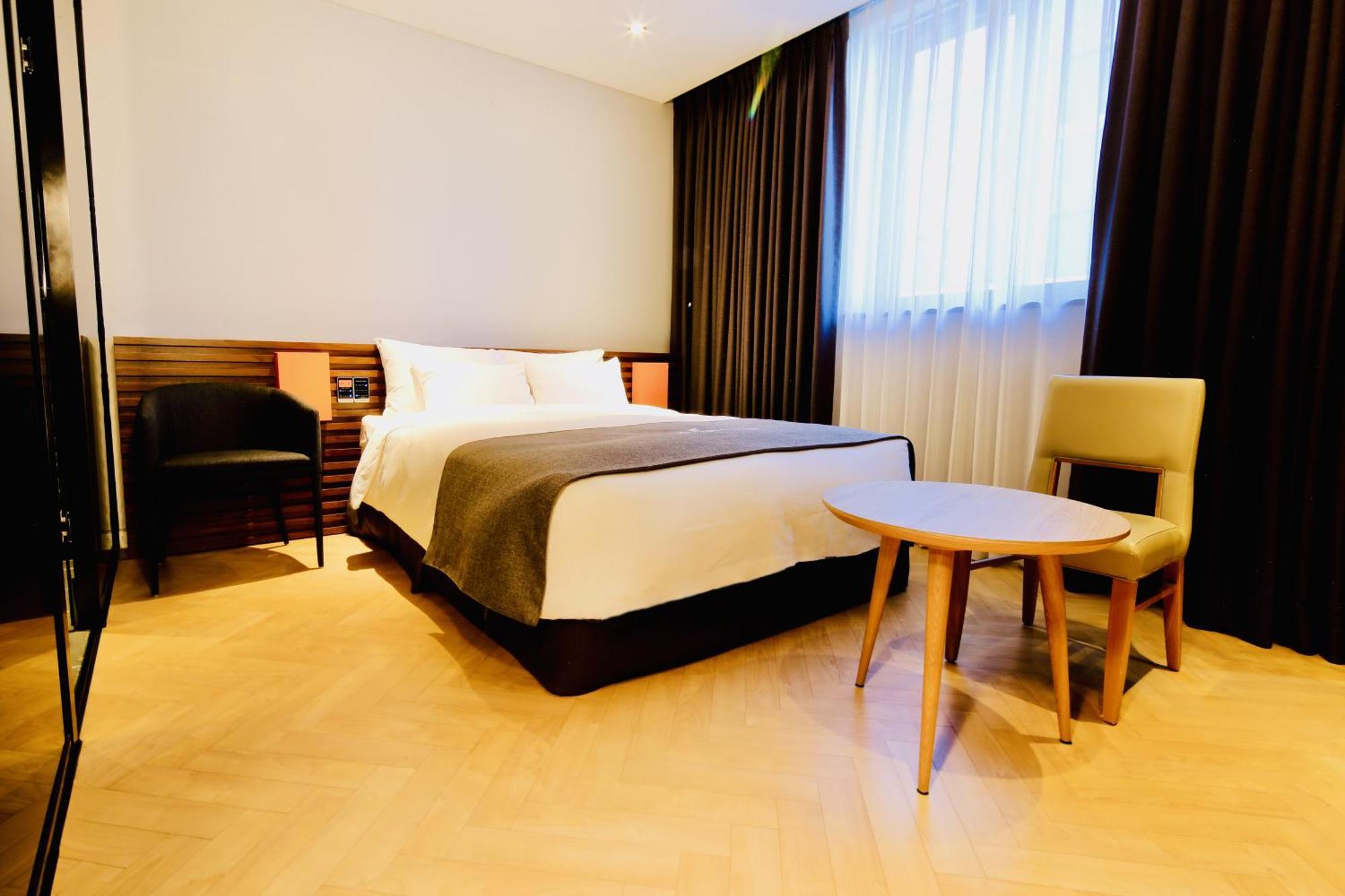 Golden Business Hotel Jinju Exterior photo