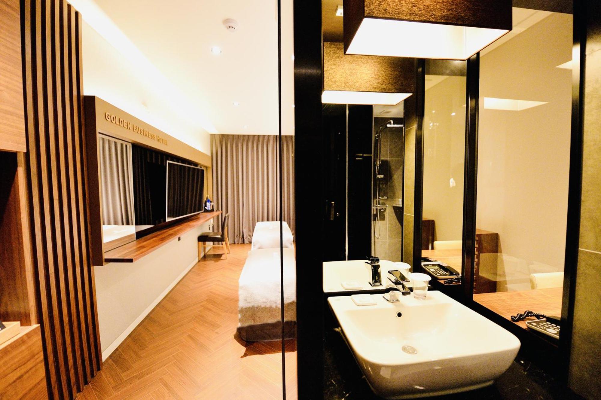 Golden Business Hotel Jinju Exterior photo