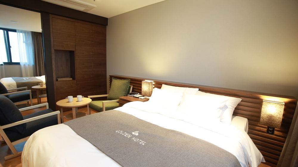 Golden Business Hotel Jinju Exterior photo
