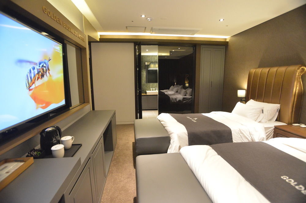 Golden Business Hotel Jinju Exterior photo