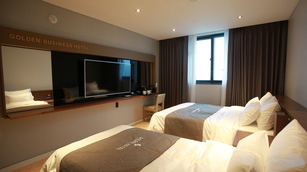 Golden Business Hotel Jinju Exterior photo