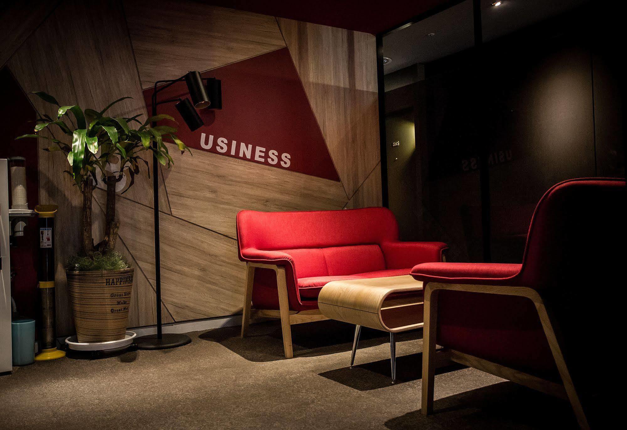Golden Business Hotel Jinju Exterior photo