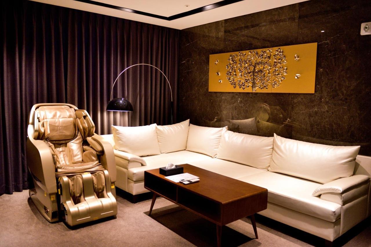 Golden Business Hotel Jinju Exterior photo
